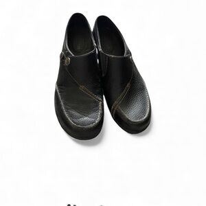 Clark’s women’s Black Leather shoes size 9.5